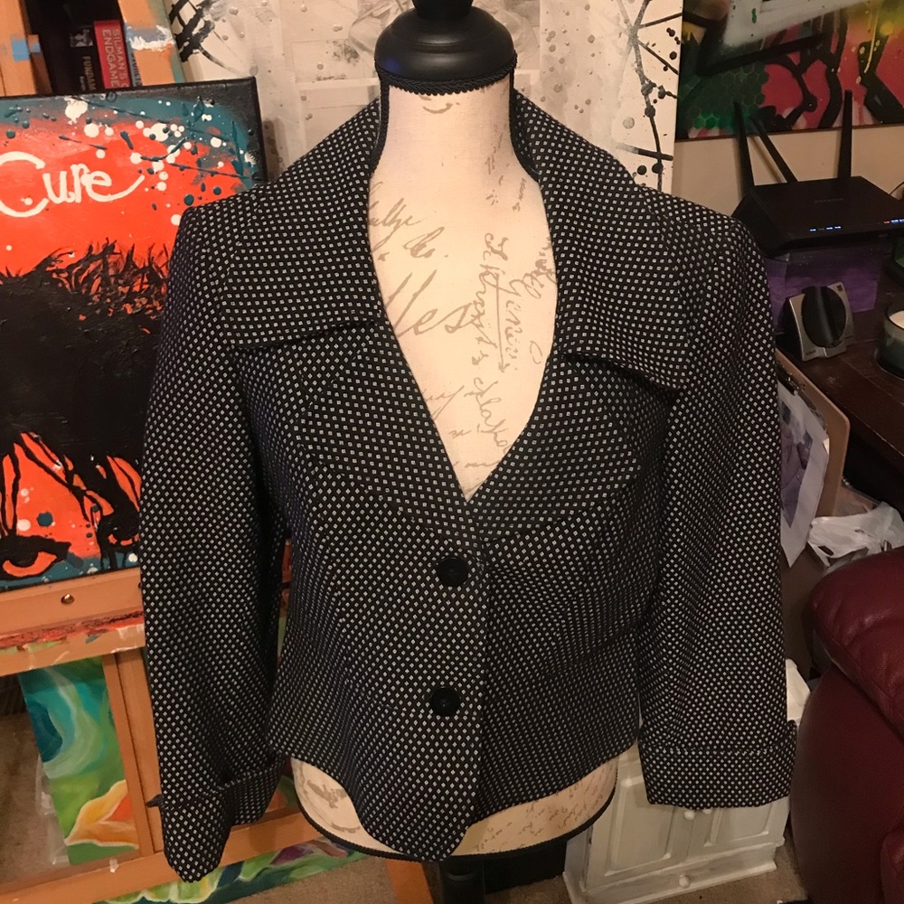 Cropped jacket size 10 satin lined with silver black diamond pattern